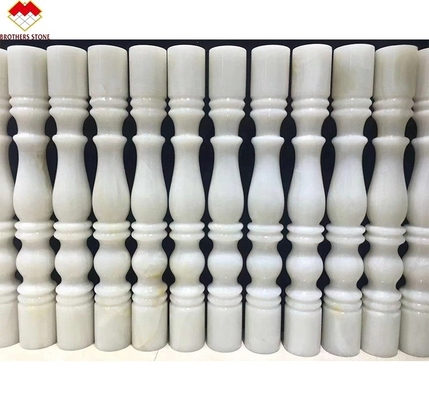 ขนาดมาตรฐานหรือตามต้องการ ขาว Onyx มาร์บอร์ Alabaster ระดับบันได Baluster สําหรับบ้านหรู