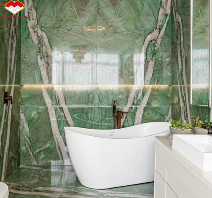แผ่นพื้นคัลไซต์มาร์บอร์โมเดิร์น บาต้า สี Emerald Green Quartzite Slab สําหรับแผ่นผนังโรงแรม