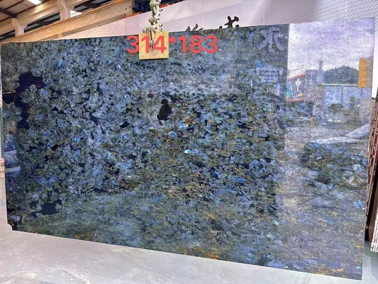 แผ่นใหญ่ สวยสว่าง Labradorite สีฟ้า Granite โต๊ะทํางานและเกาะ โต๊ะออกแบบ
