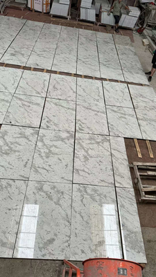 ตะกร้าพื้นผนังเกาะคอนเตอร์ท็อปห้องครัวแกรนิตขาวอลาสกาที่เคลือบ 60*60cm