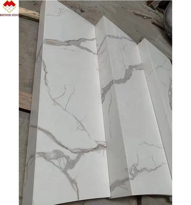 สีขาว สีดํา สีเทา ทองคํา Customized Polished Calacatta Marble Look กระเบื้องโปร์เซลน
