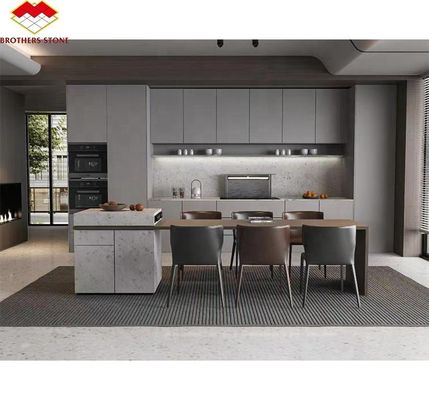 ตะเบียนแกรนิตธรรมชาติที่เผาไหม้ ตัดตามขนาด สําหรับห้องครัวสีขาวที่ทันสมัย