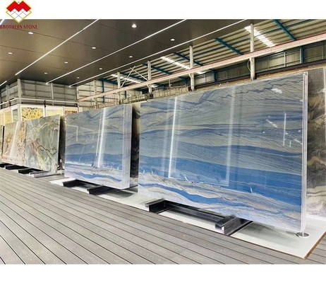 การออกแบบผนังและพื้นโรงแรม สีฟ้า Macaubas สีฟ้า หินมะพร้าวที่มีเส้นเลือดขาว