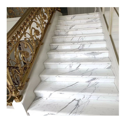 สไตล์การออกแบบภายในแบบโมเดิร์น สีหลากหลาย Onyx Wood Vein ระดับบันไดมาร์บอรี่ที่มีกระจก