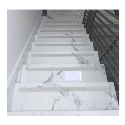 สไตล์การออกแบบภายในแบบโมเดิร์น สีหลากหลาย Onyx Wood Vein ระดับบันไดมาร์บอรี่ที่มีกระจก