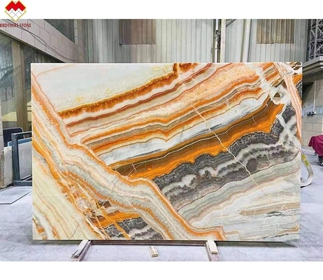 การแข่งขัน Onyx Stone Veneer Book Match สีสัน Onyx Flooring Tile หลังแสงสายรุ้ง