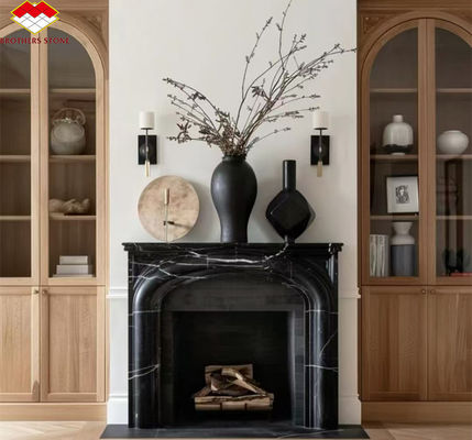 เตาไฟมาร์บอร์ดําที่ทันสมัยสําหรับห้องพักวิลล่าตกแต่งห้องนั่งเล่นในสไตล์ยุโรป