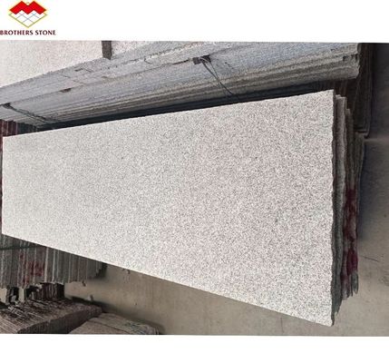 หินแกรนิตจีน Luxury Outdoor White Granite Cut-to-Size แผ่นไฟสําหรับพื้นบันได