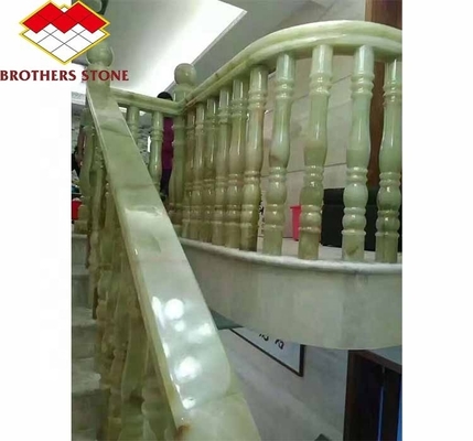 ขาวและสีเขียว Onyx มาร์บอร์มือสําหรับบันได โมเดิร์น Polished Balustrades คอลัมน์
