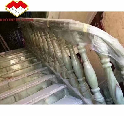 ขาวและสีเขียว Onyx มาร์บอร์มือสําหรับบันได โมเดิร์น Polished Balustrades คอลัมน์