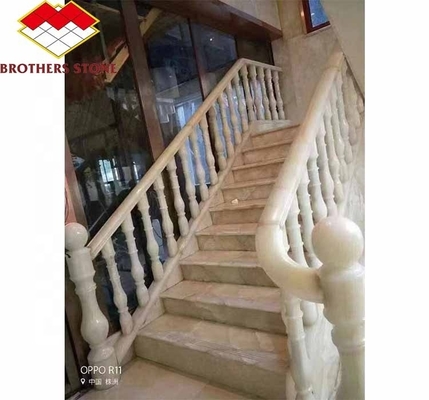ขาวและสีเขียว Onyx มาร์บอร์มือสําหรับบันได โมเดิร์น Polished Balustrades คอลัมน์