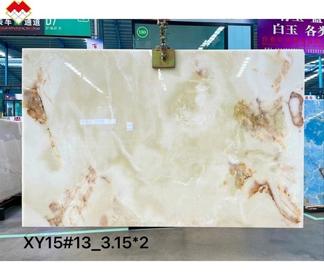 สีขาวโปร่ง Onyx มาร์บอร์ ใหญ่ Slab Backlit สีแดง/ทอง เส้นเลือดสําหรับตกแต่งโรงแรม