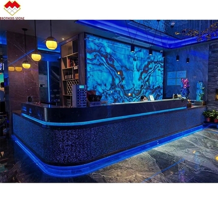 เส้นเลือดสีฟ้าทองคํา Onyx Marble Slab แผ่นหินธรรมชาติโปร่งใสสําหรับตกแต่งภายใน
