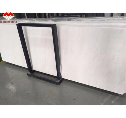 กระเบื้องหินมาร์บอร์ขาวอิตาลีที่เคลือบได้ ราคาดีที่สุด หินมาร์บอร์ขาวเวเนเซีย ขนาดที่กําหนดเองสําหรับการออกแบบพื้น