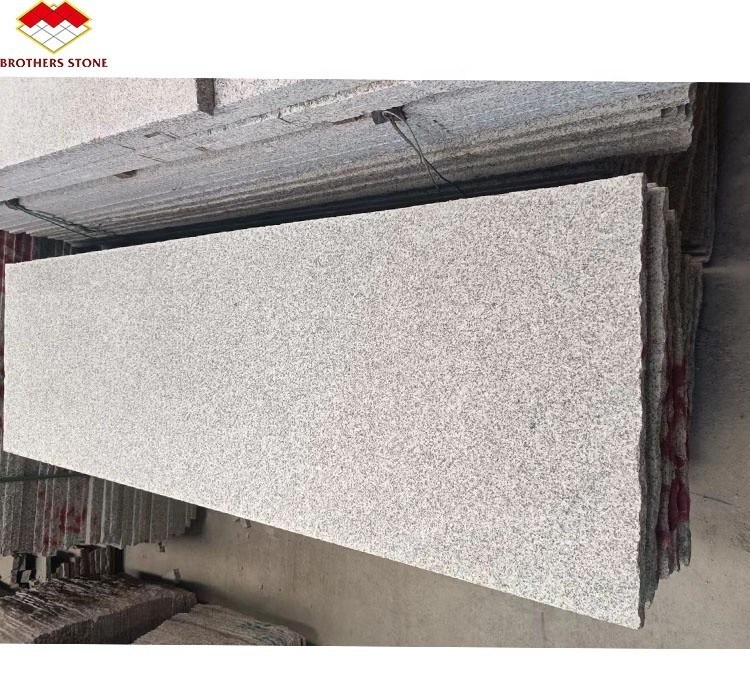 หินแกรนิตจีน Luxury Outdoor White Granite Cut-to-Size แผ่นไฟสําหรับพื้นบันได