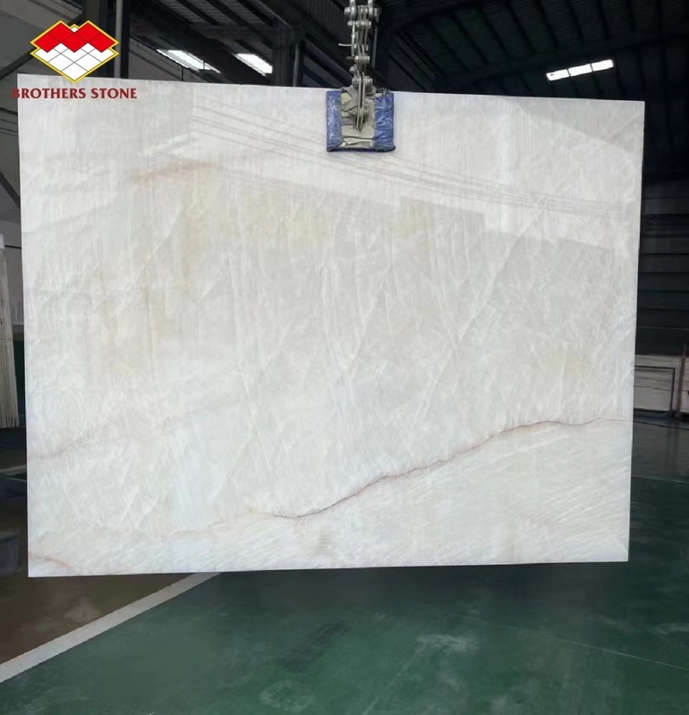 หรูหรา ICE AGE Jade Onyx Natural Marble Stone Transparent Royal White Onyx Tile สําหรับตกแต่งผนัง